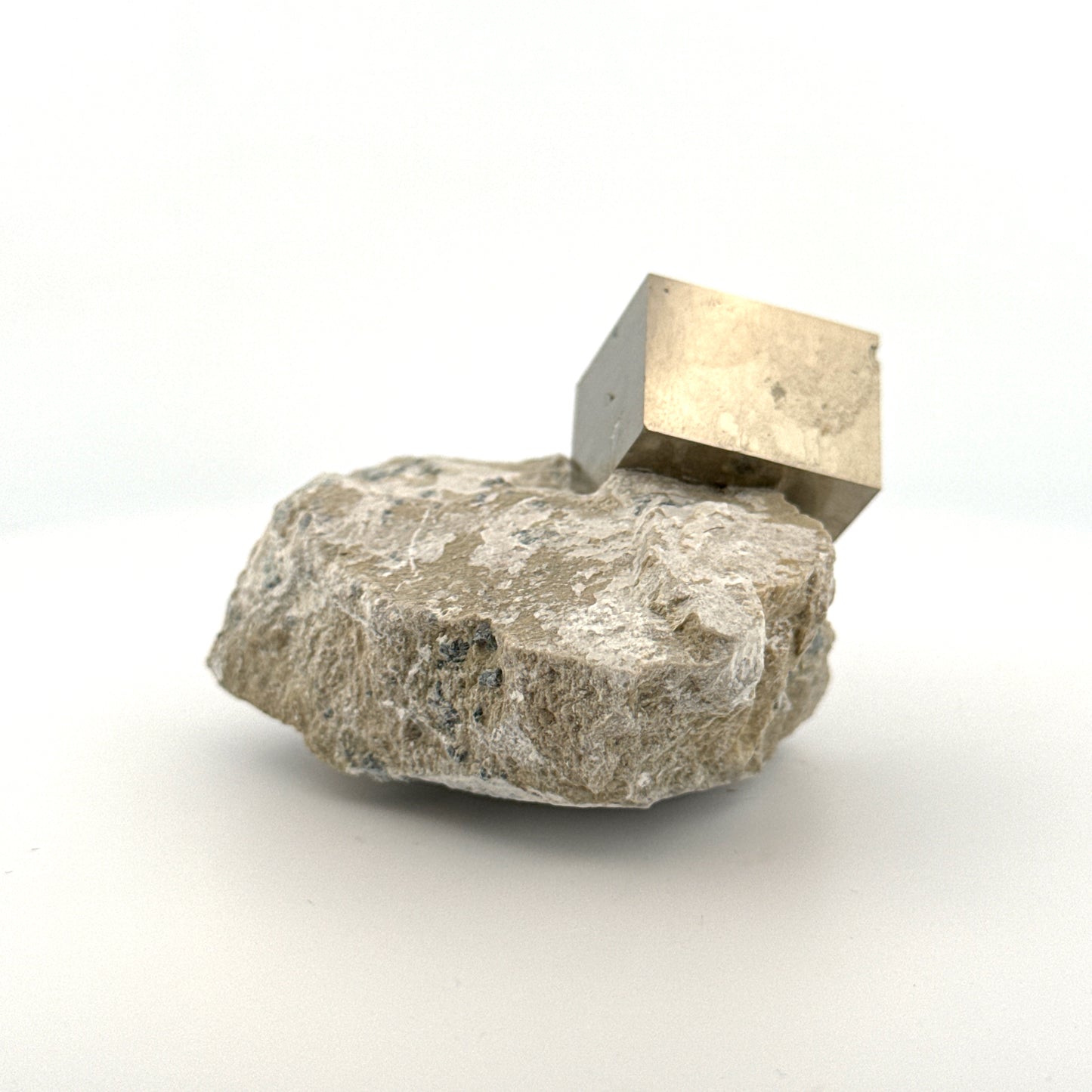Pyriet op Matrix uit Navajún een Natuurlijk Kubisch Kristal (02)