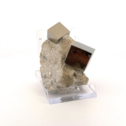 Pyriet op Matrix uit Navajún een Natuurlijk Kubisch Kristal (07)