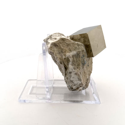 Pyriet op Matrix uit Navajún een Natuurlijk Kubisch Kristal (04)