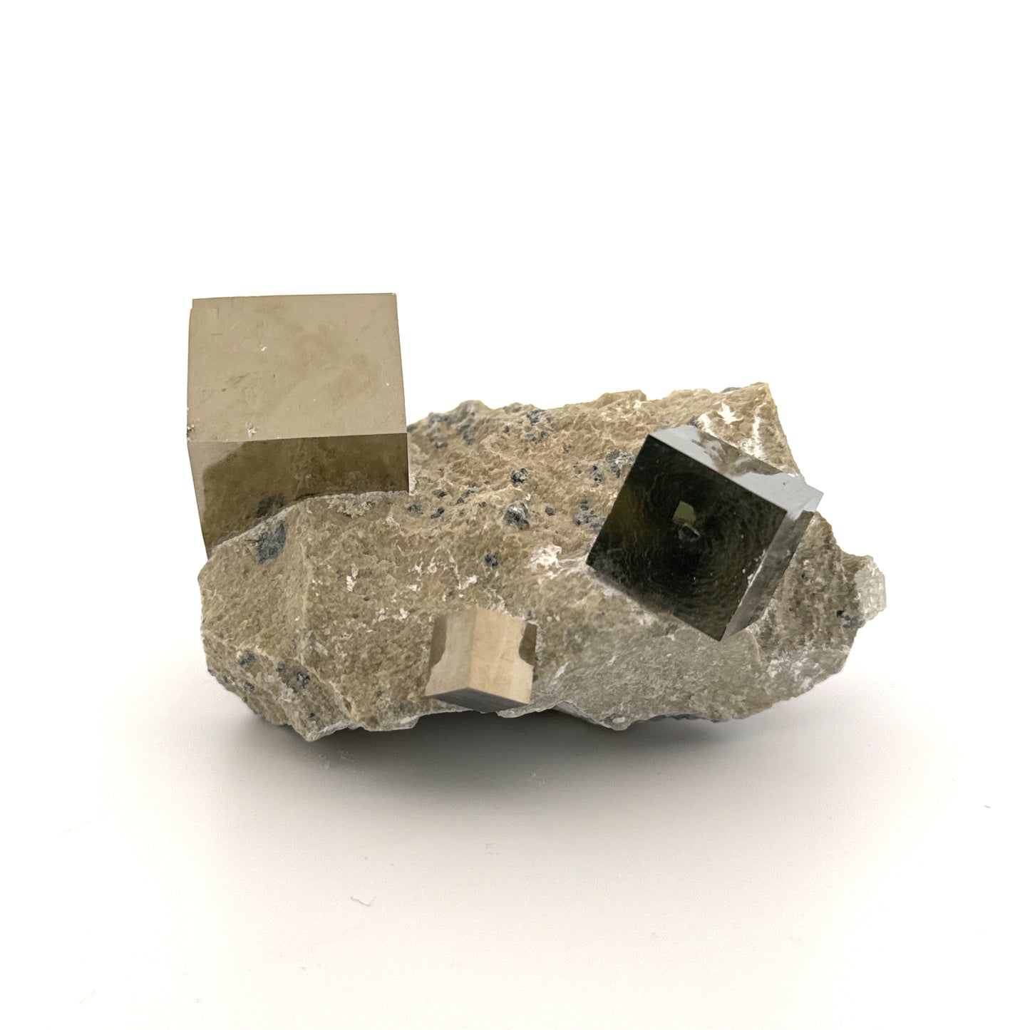 Pyriet op Matrix uit Navajún een Natuurlijk Kubisch Kristal (08)