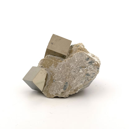 Pyriet op Matrix uit Navajún een Natuurlijk Kubisch Kristal (07)