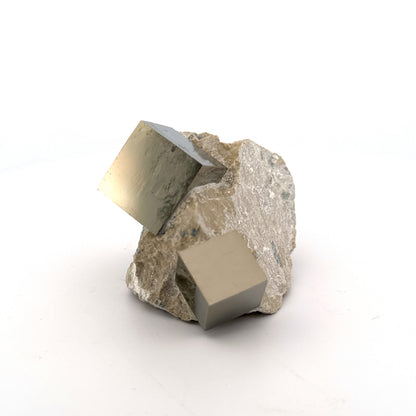 Pyriet op Matrix uit Navajún een Natuurlijk Kubisch Kristal (07)