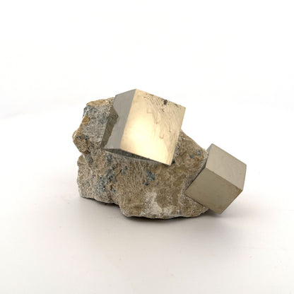Pyriet op Matrix uit Navajún een Natuurlijk Kubisch Kristal (07)