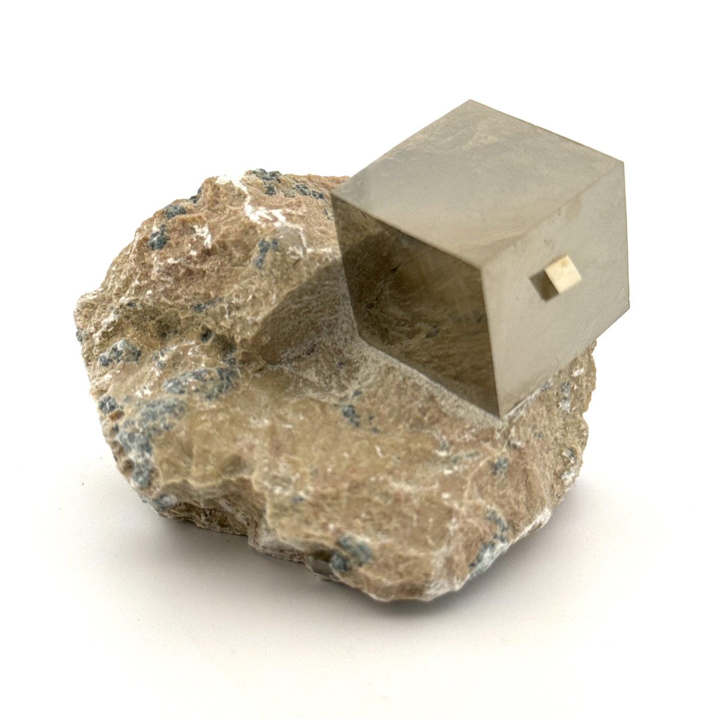 Pyriet op Matrix uit Navajún een Natuurlijk Kubisch Kristal (06)