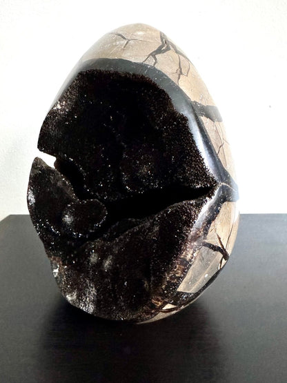 Dragon’s Egg Septarian Geode (2122 Grams) – Natural Stone from Madagascar - FossilsAndMore
